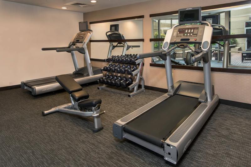 SEL_ArlingtonRosslyn_Amenities_FitnessCenter_Treadmills - 4DFC3078-B0FB-453F-8A2005BF3B445F55