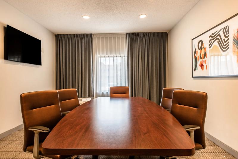 SEL_DallasRichardson_MeetingRoom - 4E37AE70-6D52-41F5-95F398087DC6FB77