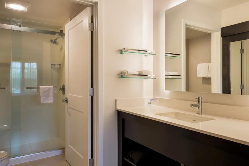 SES_ParsippanyMorrisPlains_GuestRoom_StudioSuite_Bathroom - 4E5677BB-D89A-4E1A-A02FC7356B6017AB