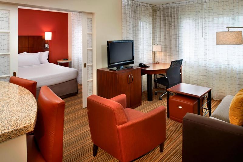 SES_DetroitWarren_GuestRoom_2 - 4E799A34-CF38-4229-85F1E1438F9A3522