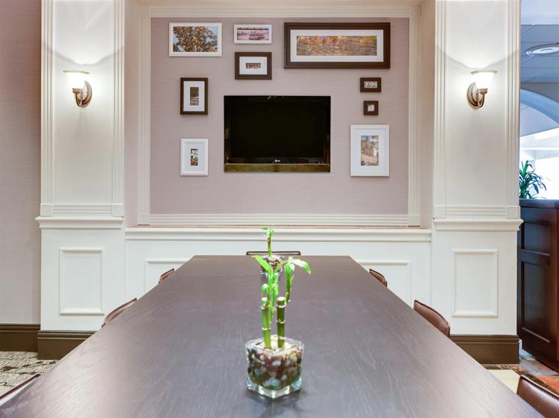 SHR_AtlantaNorthwestGalleria_Lobby_CommunalTable - 4EDC43B9-7E5F-480C-A8507590BE7BA42C