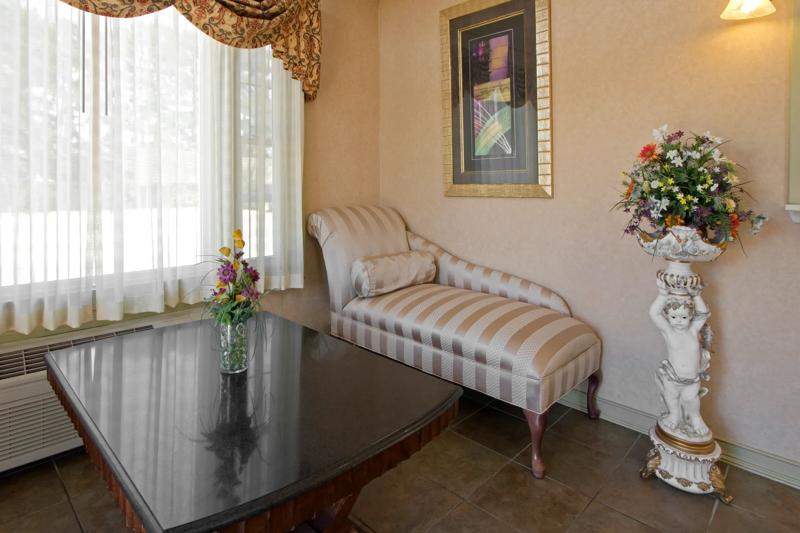 ABVI_AndersonSC_Lobby_Seating - 4F33B1B7-7D03-4D6E-8AC57DB205314CA8