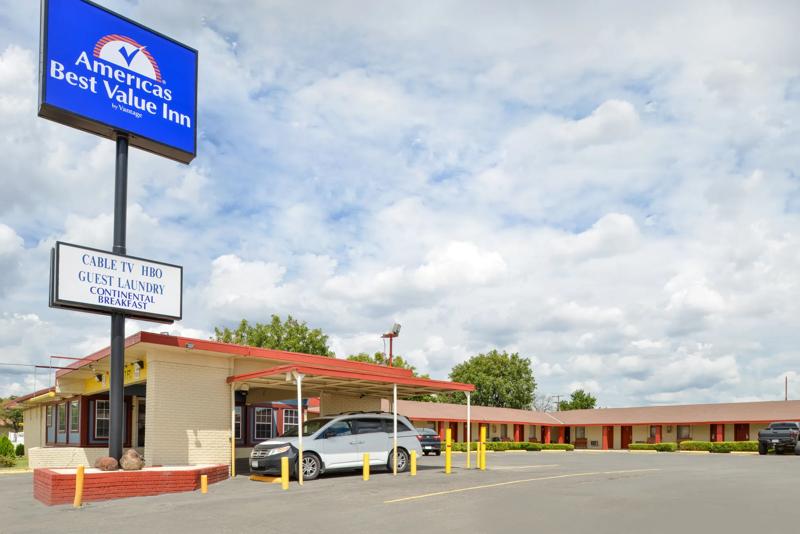 ABVI_Ozona_TX0342_Exterior - 4F56D8B9-87DB-42BE-8821E90DCB9F6BEF