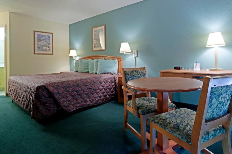 ABVI_Florida TurnpikeFL_GuestRooms_King_Room - 4FD5D5A5-D64C-41A2-B107BEA4A496138F