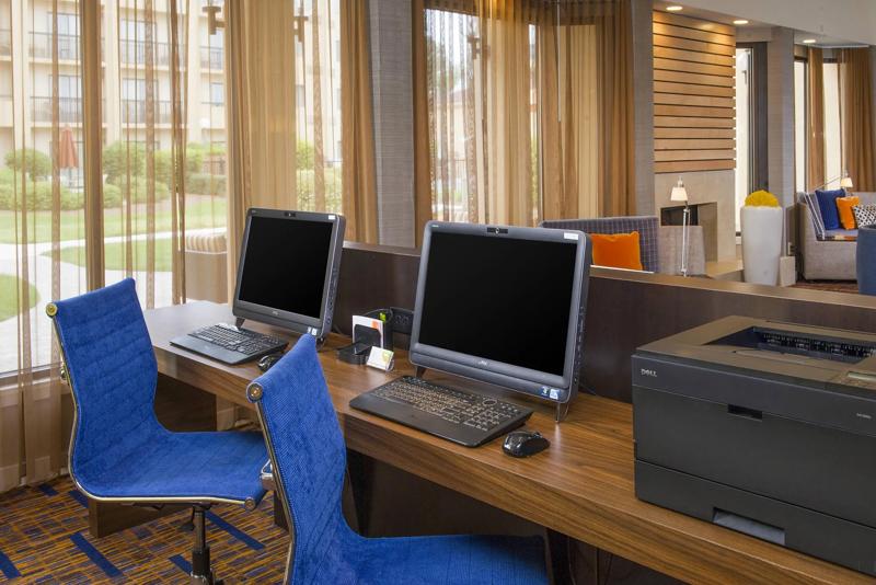 SEL_CharlotteUniversityResearchPark_Amenities_BusinessCenter - 5060106B-11E2-4950-A1F3370E730762F2