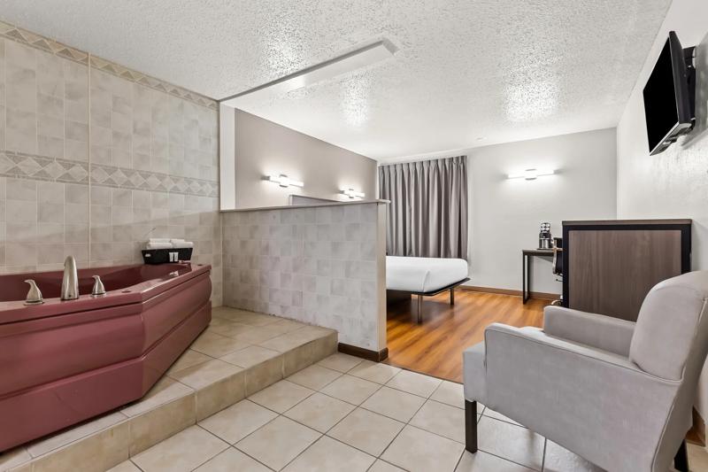 RLIS_Pontoon Beach_Guest Room - 506FC088-4802-4A6B-B1D29083418AD39B