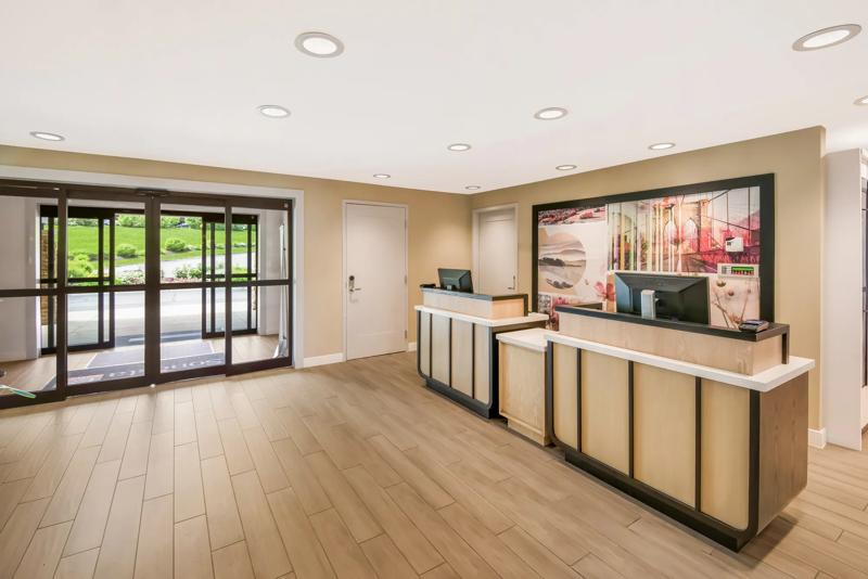 SES_Andover_FrontDesk_2 - 50D6ECD3-FEC8-48D5-B1C23DDB3B1B7295