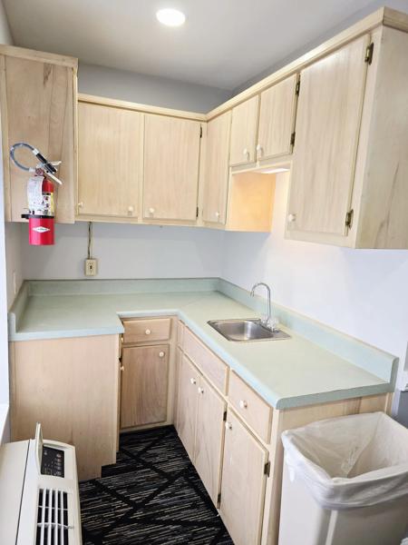ABVI_FoleyGolfShoresAL_Amenities_Kitchen.jpg - 50E57F0A-D50F-4E96-A5AB4A22B7068BD3