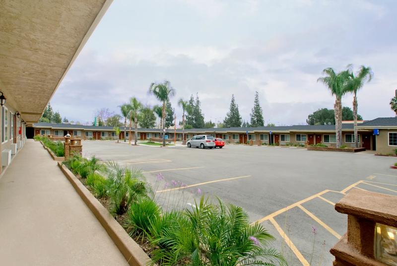 ABVI_SanBernardino_Exterior_Parking - 50F85332-F220-4A16-96AE428590A985CC