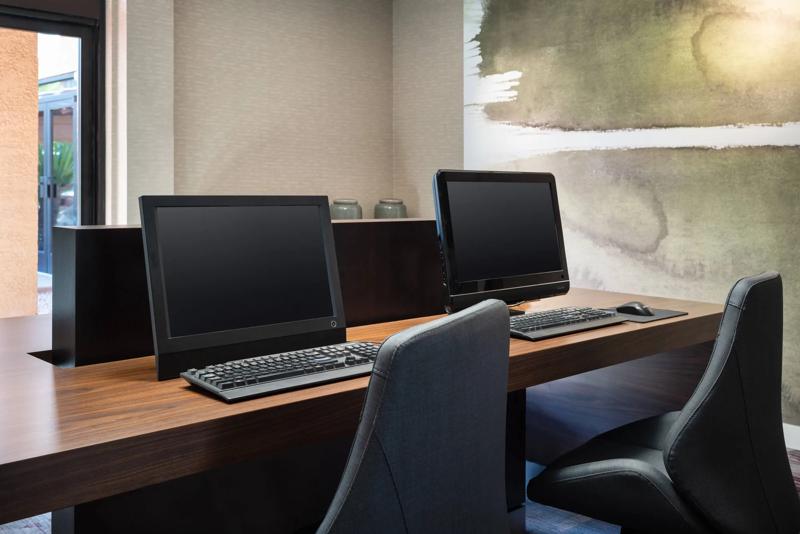 SEL_PhoenixCamelback_Amenity_BusinessCenter - 5199C47A-C902-412F-B60FEF5973A662E5