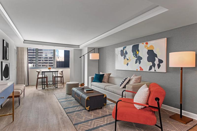 TRS_ChicagoDowntown_GuestRooms_Royal Suite_Living Space