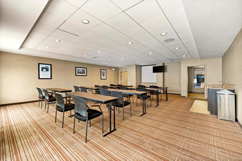 SEH_IndianapolisAirport_IN5752_Meeting_Space - 51D98202-6E7F-4F03-84077A7F7AA9CBF6