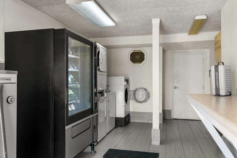 ABVI_LincolnNE_Amenities_Vending and Laundry_Side View - 51EC62B6-2ADD-443E-A659C4789B9A2E95