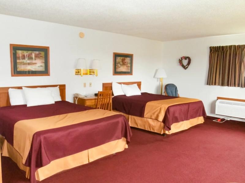 ABVI_SuburbanMotelIA_GuestRooms_Two Queens_Room - 52428AD9-75BE-4893-BCACC92B1096BA0A