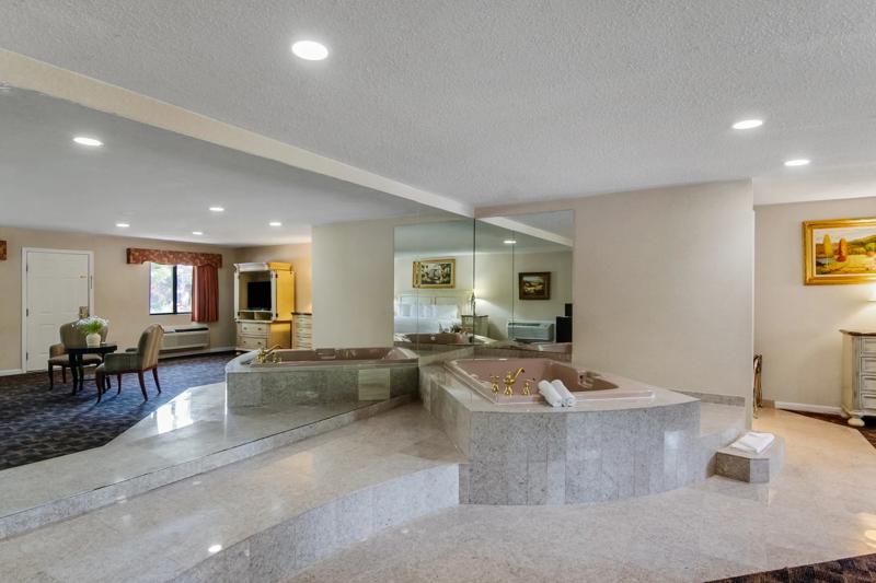 ABVI_TorringtonCT_GuestRooms_Jacuzzi Large Room_Tub - 5278B8CD-A3C3-4AB7-986DD879983F97AE