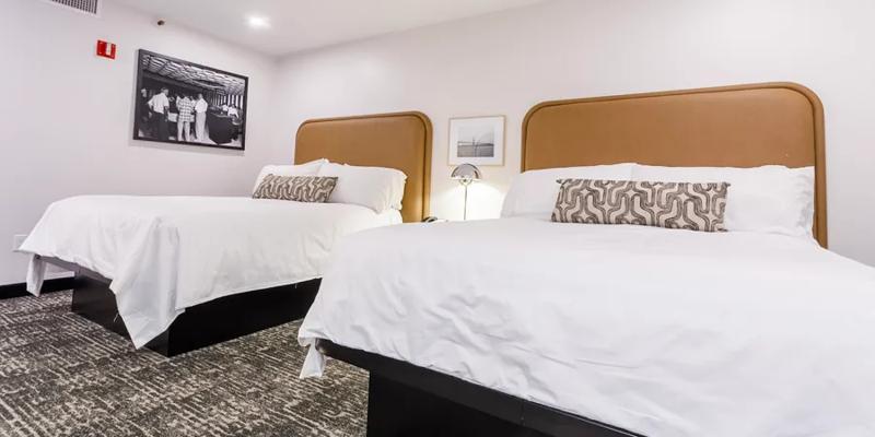 RLH_WendoverNuggetHotelAndCasino_QN-room_05 - 52DD0168-90D1-4BDE-A8DC5EABD81DC06E