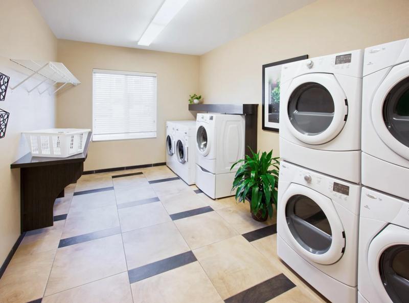 SIM_OrangeCountyAirport_Amenities_Laundry - 53884172-D1C1-4D71-B05D524C69F6ACB5