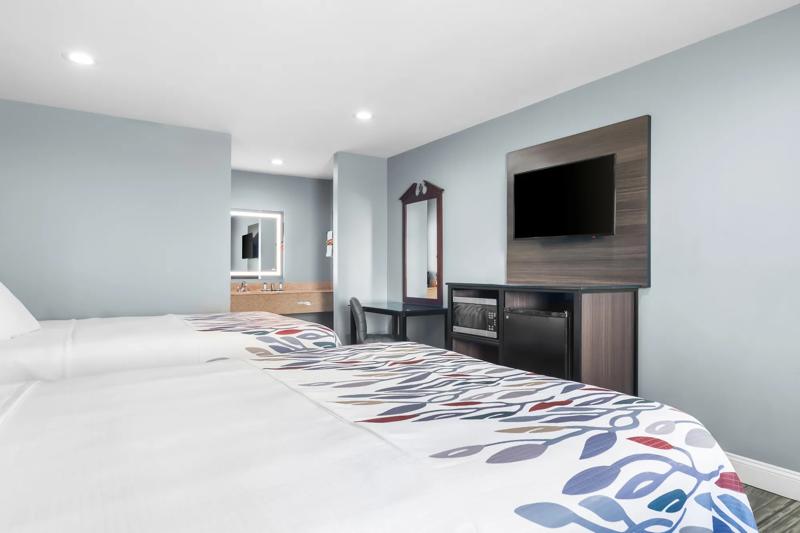 ABVI_SiloamSpringsAR_GuestRooms_Two Queens_Room Amenities - 53C04AC6-5D2B-47CA-A07560F7B9669697