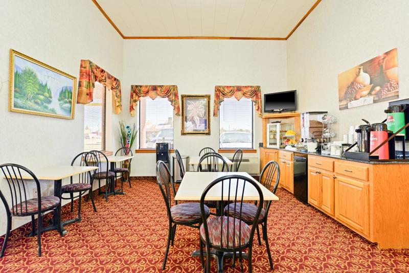 ABVI_BrookhavenMS_Dining_Breakfast Area_Seating and Buffet - 53E49C39-D1EA-4F1E-A6230705E9E746D9
