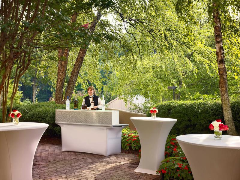 SHR_GwinnettPlaceAtlanta_Meetings_CateringBarService_OutdoorTerrace
