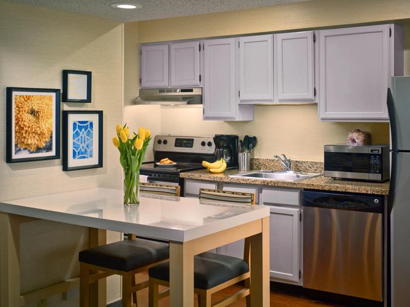 SES_Brand_BurlingtonVT_Suite_Studio-Kitchen - 550DAD45-D470-4337-9F7A806EB6BF2993
