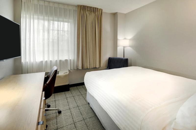 SIM_Brand_GuestRooms_Two Queens_Bedroom - 5541D725-45C3-41DB-9B7DFB4AB2401479