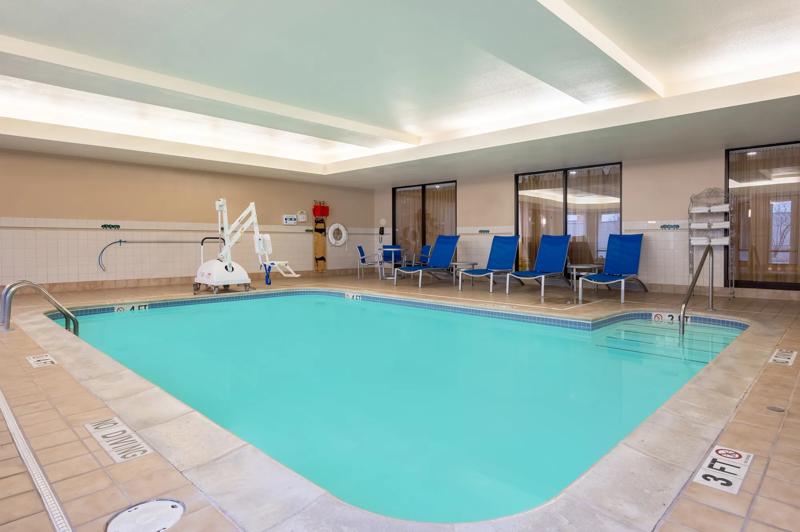 SEL_DetroitNovi_Exterior_Pool_Area_2 - 5564B9C3-F654-446B-A229FB1E165C8B91