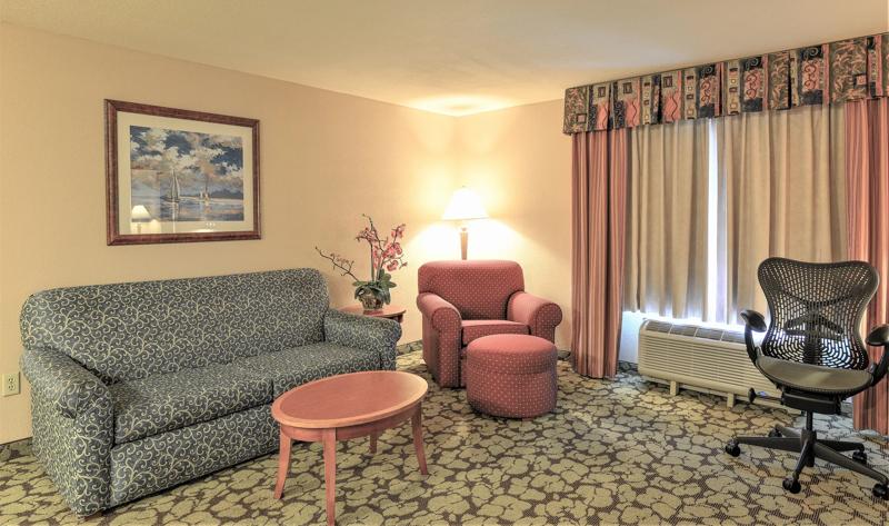 MOD_ACPHoustonWestchase_GuestRooms_Suite_Living Space - 55919F46-D2D1-4723-8DD58EB20EC63164