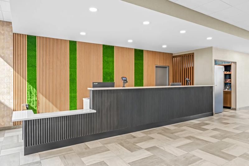 SEL_Statesville_NC6207-Lobby-3 - 57366789-7396-45A9-9F43DF0034AF91F6