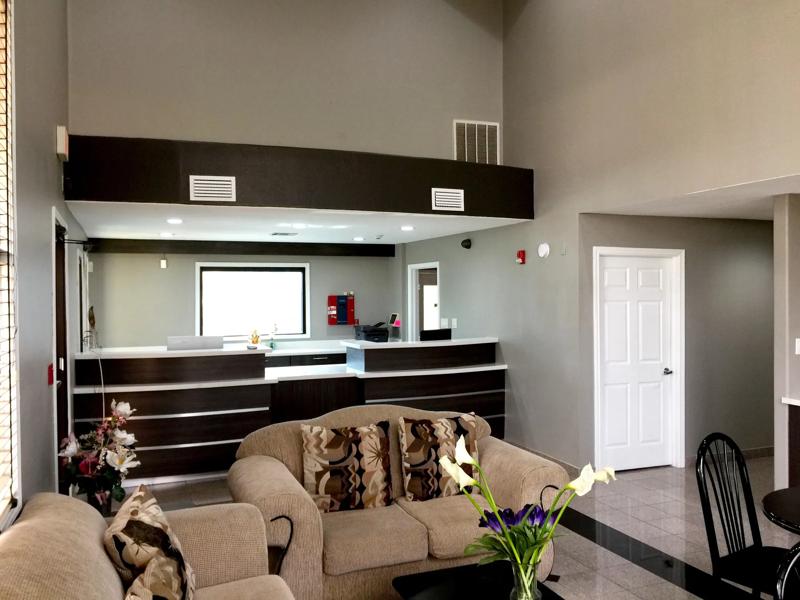 ABVIS_MontBelvieuHouston_TX5095_FrontDesk - 5744897D-310F-478E-870CED6D9991DBB1