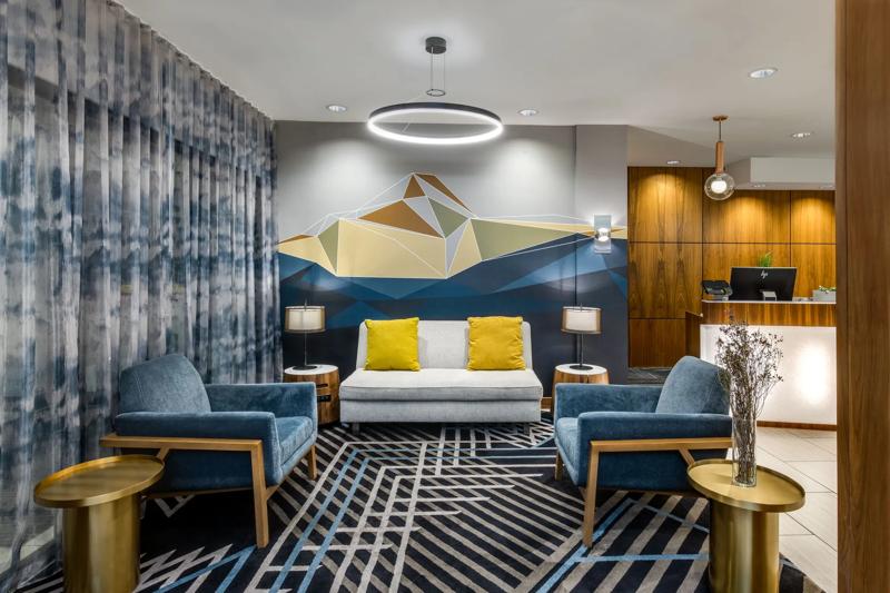 SHR_DenverDowntown_Lobby_Seating - 5794BFC8-949D-4E98-9DCB411605CD0357