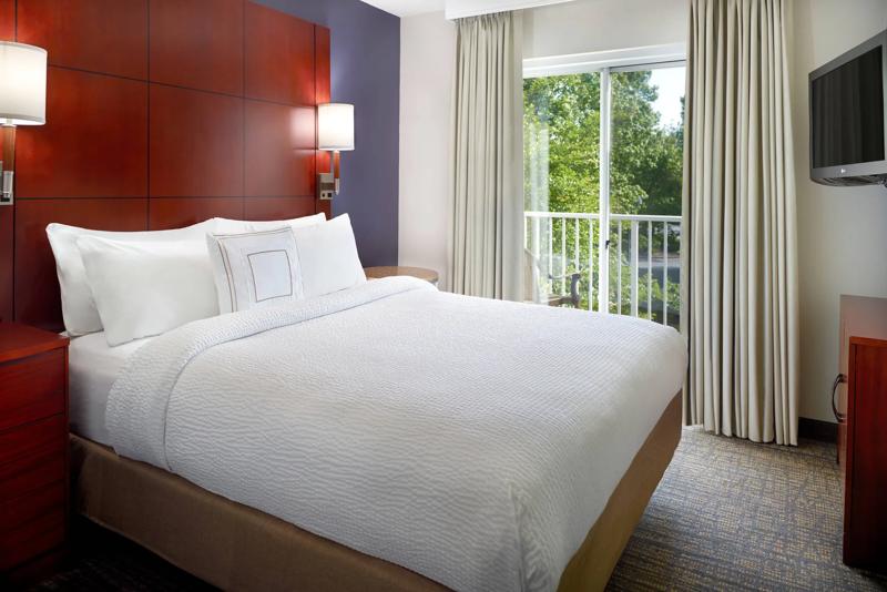 SES_AtlantaAlpharettaWindward_GuestRoom_7 - 581E451C-8522-4E39-BB299FF1E36A7346