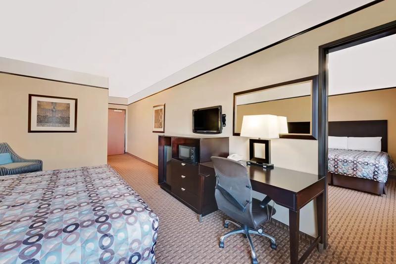 SEH_Odessa_guest_room_9 - 58412A14-7934-4BDC-8B64568CAFA34316