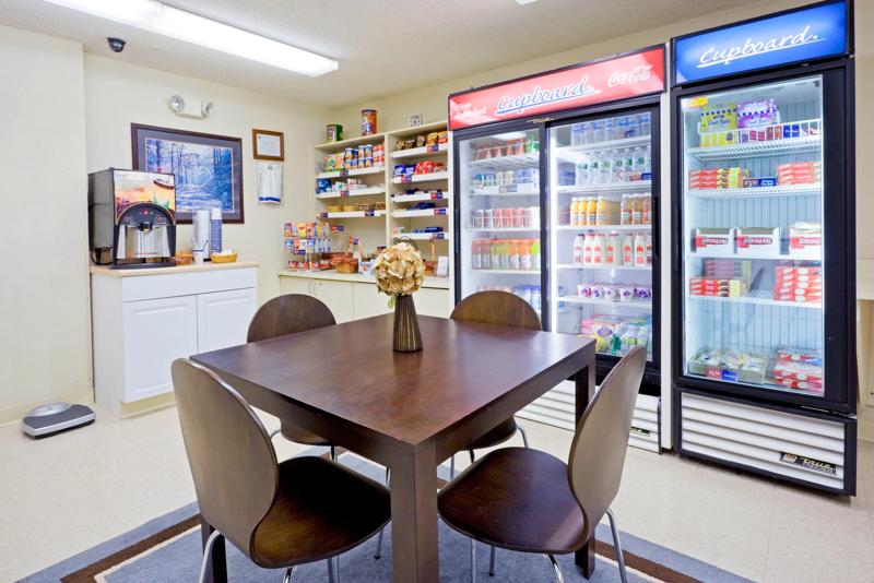 SIM_PhiladelphiaMountLaurel_Amenities_The Market_Seating - 59747DBD-9AEB-48F9-AA269D4E12B83C8B