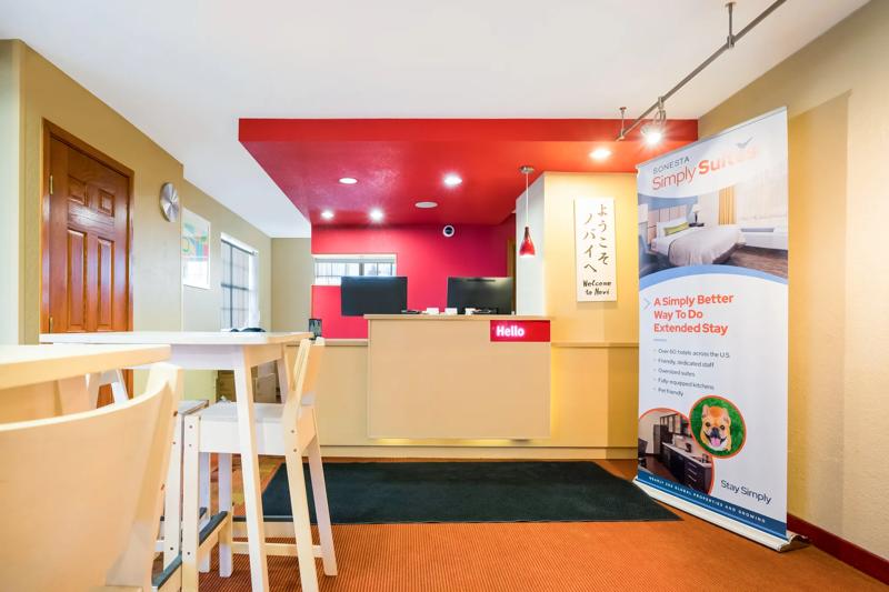 SIM_DetroitNovi_Lobby_Front Desk - 5A54D743-D307-4055-B45B2E55D58CBB1C