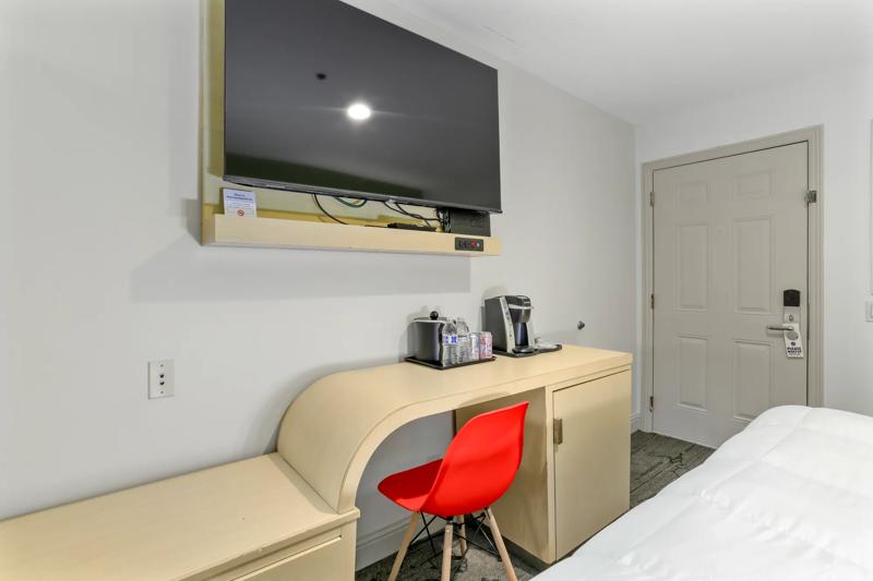 SIG_Berkeley_SignatureInn26 - 5AE947F3-362A-40A8-8110AC3CA525797F