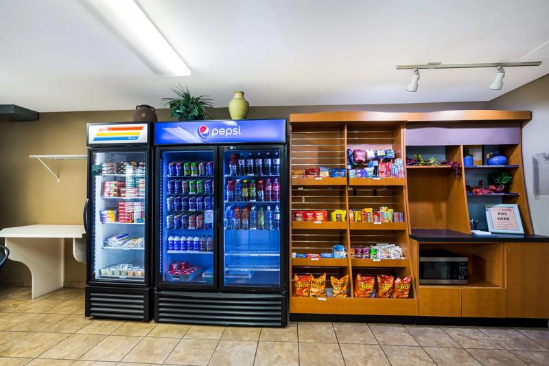 SIM_StLouisEarthCity_Amenities_The Market - 5B25433D-1647-4FDF-88450ECA4F945B1F