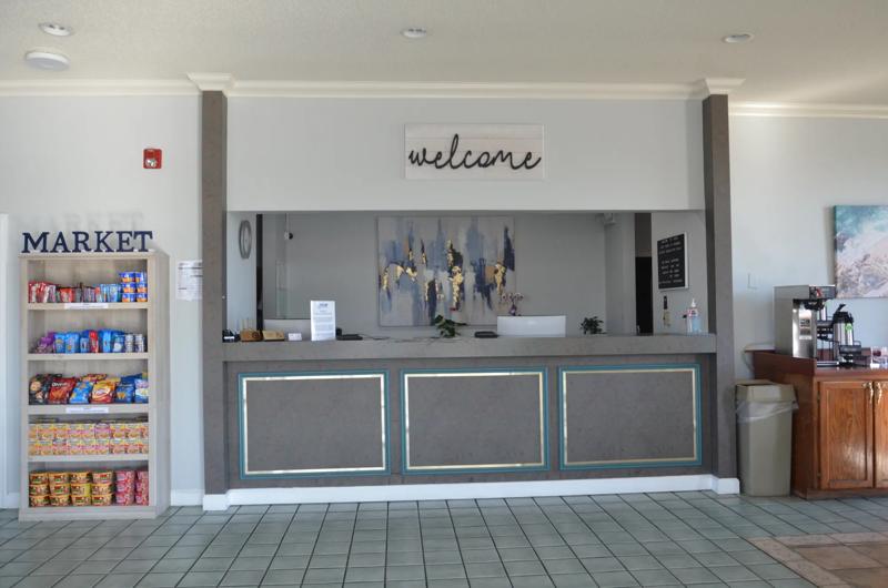 ABVI_FoleyGolfShoresAL_Lobby_Front Desk and Market - 5B351A99-9E66-4226-8D21442BA673C916