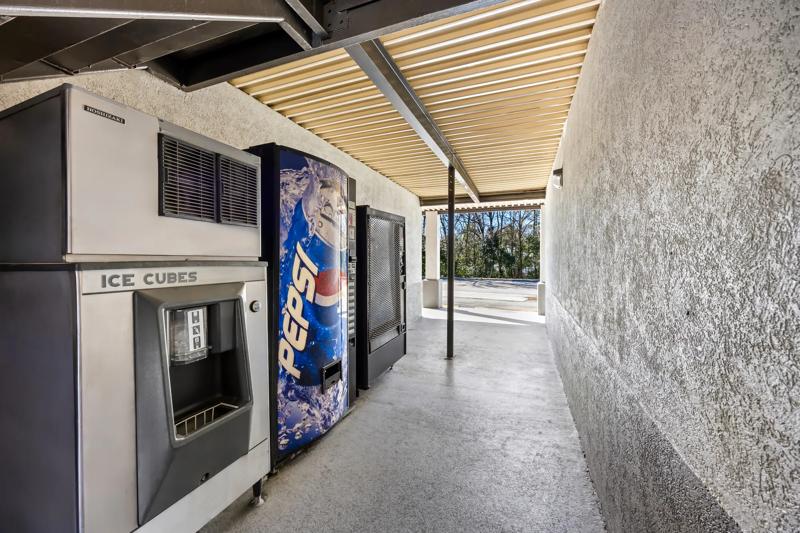 ABVI_FtJacksonSC_Amenities_Vending and Ice Machine - 5B93754C-2A98-487C-98F39499EBC23CAB