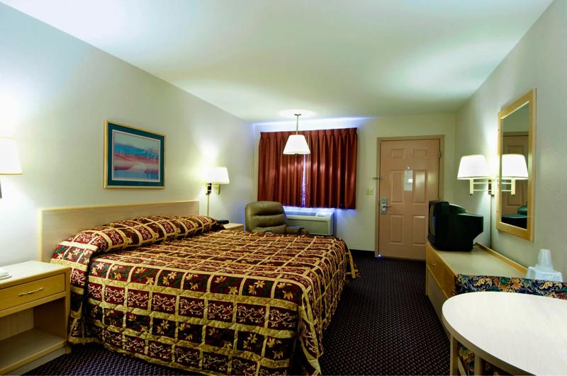 ABVI_GardenCityKS_GuestRooms_King_Room - 5BEE95A0-9FC2-4976-B75CA8C65201252E