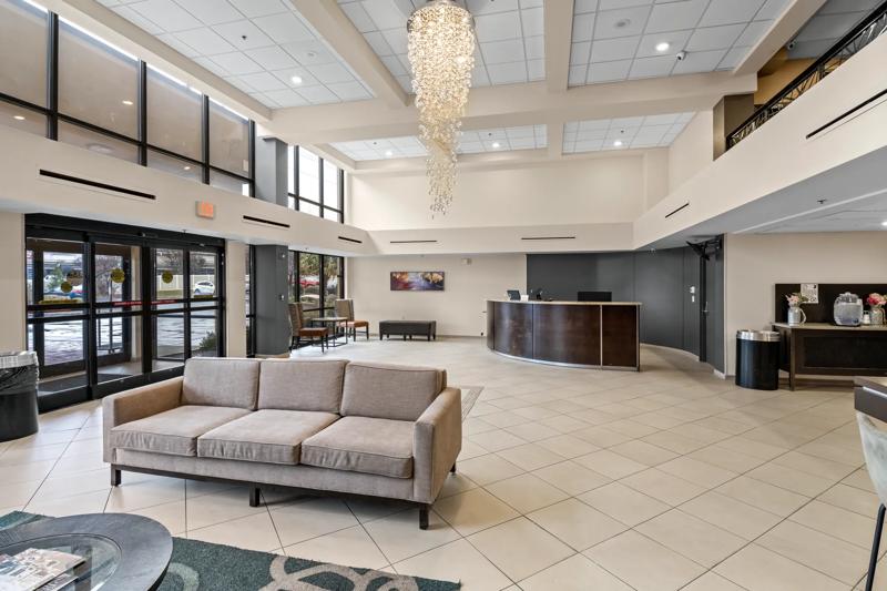 RLH_Charlotte_NC5086_Main Lobby 2 - 5C54CEB2-049E-4753-8F00685A1FAD54B2