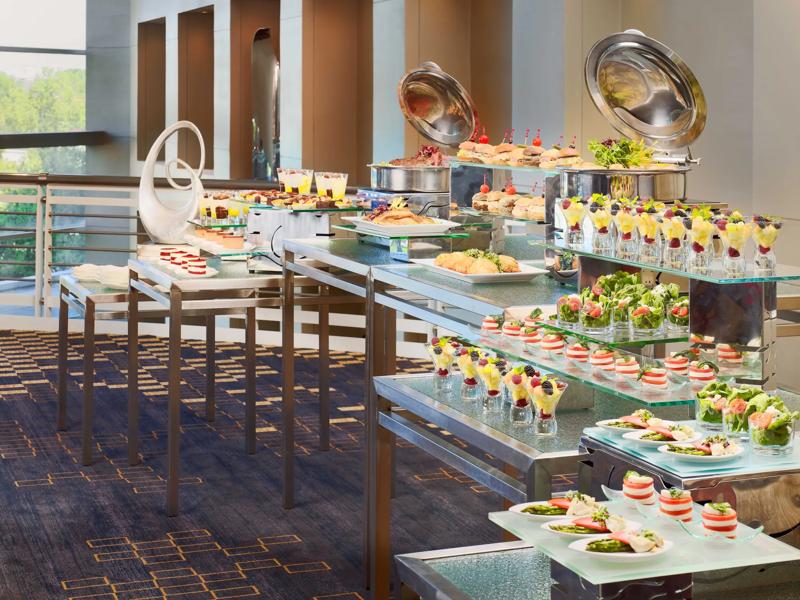 TRS_HoustonGalleria_Meetings_Catering Spread_Angled - 5C61C3F6-4352-4E79-B9F98E8C7E2C4B95