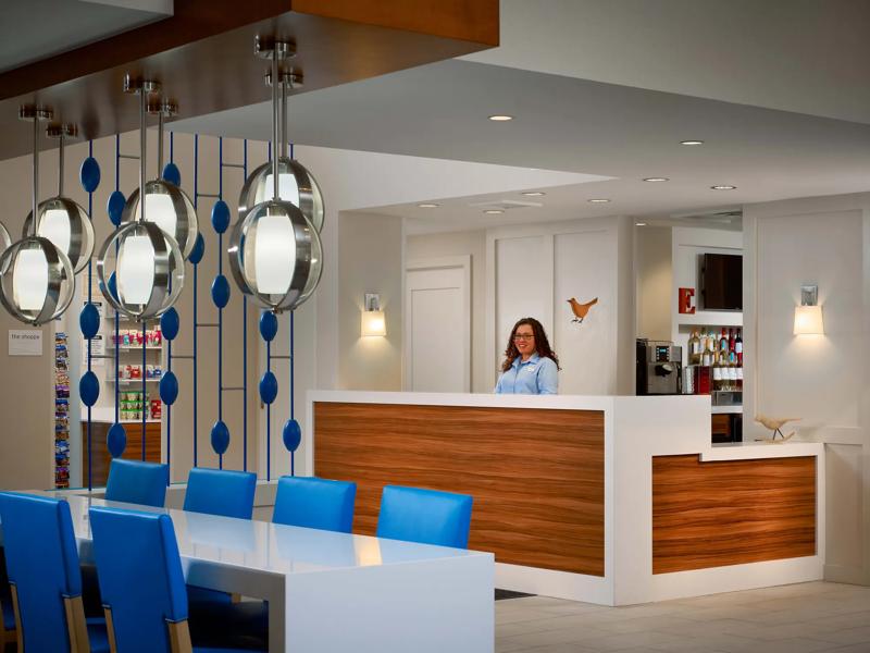 SES_Flagstaff_Interior_FrontDesk-1 - 5C9992A0-215D-4CCE-9B6CBE39BE771ECB