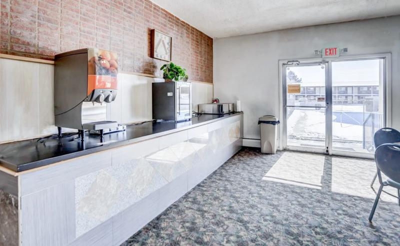 ABVI_GreeleyEvansCO_Dining_Breakfast Area - 5C9E77B2-C0F8-4F03-BA88FF6A924CE464