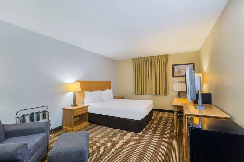 ABVI_FargoND_GuestRooms_Queen_Room - 5CC80355-7802-48AE-8AD3913E13CFC2E6
