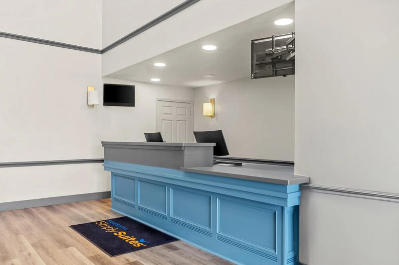 SIM_Stafford_TX6473-Lobby-2 - 5D23CD69-E2B5-4A46-9C5AE9E41008EC0C