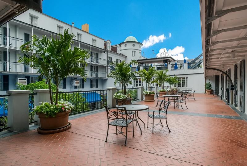 TRS_NewOrleans_GuestRooms_Split Level Suite_Patio - 5D38889C-F321-4293-9DD52E8CE17FC5BD