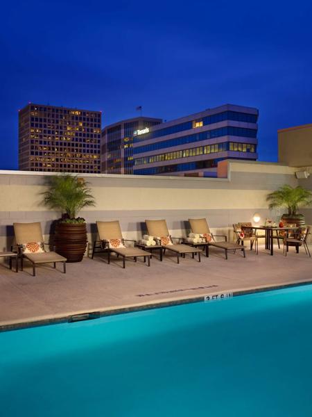 TRS_HoustonGalleria_Amenities_Rooftop Pool - 5D700883-C8C5-4172-AD34444E3F1BF0AE