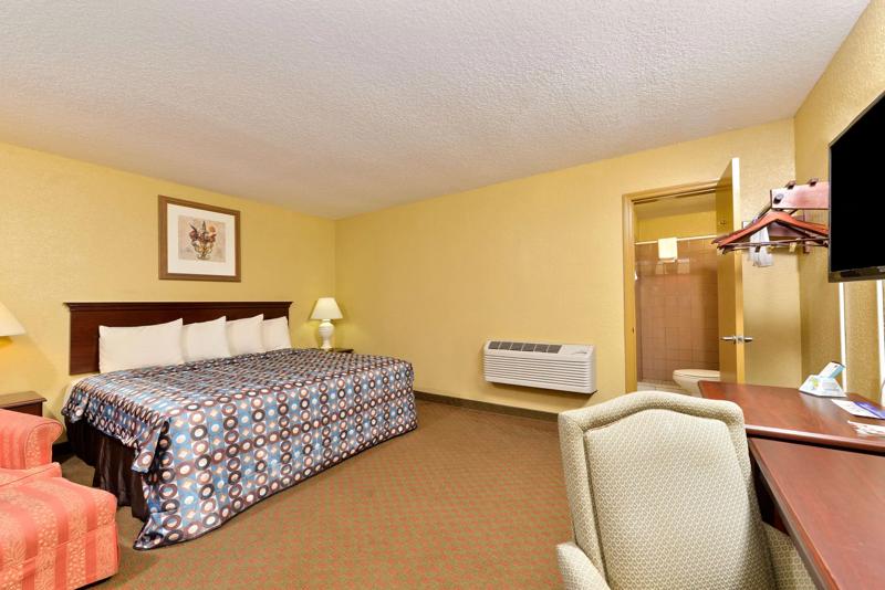 ABVI_StarkeFL_GuestRooms_King_Bathroom Entry - 5E288224-6EB4-49EF-A87E29ED5B9A8F80