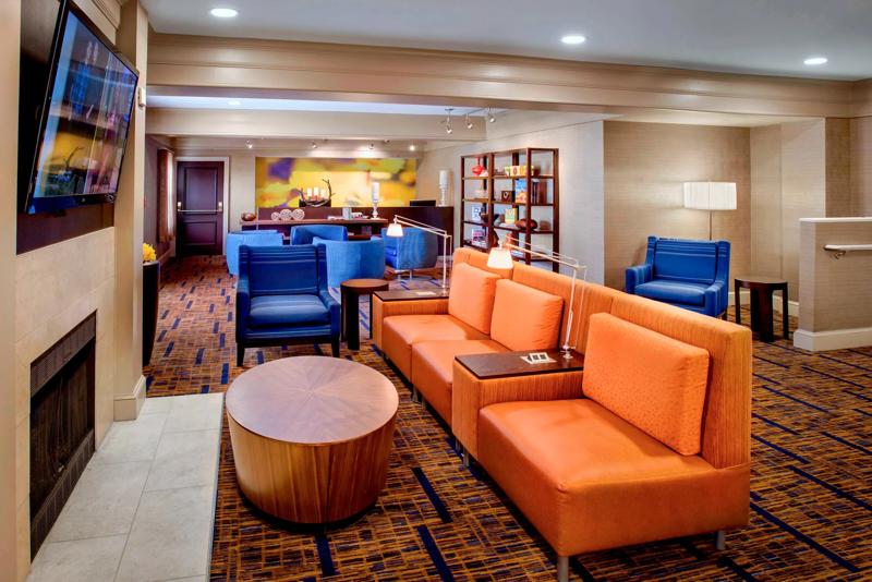 SEL_BostonDanvers_Lobby_Lounge - 5E3AFBDD-BC6E-442A-AF7EAEAD3A398A64